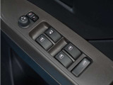 ◆パワーウィンドウスイッチ◆運転席から全席の窓の開閉操作を行うことが出来いつでも換気ができます!