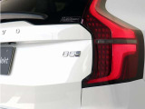 【B5 AWD】オンデマンドAWDにより、路面状態を問わず、優れた走行安定性、トラクション、コントロール性を発揮します。