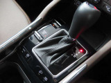出足の良さと低燃費をあわせ持つ、力強い2.0L ターボディーゼルエンジンと9速ATのパワーユニットに加え、ラフロード走行を可能にするJeepアクティブドライブを搭載。