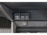 スマートフォンなどの音楽再生が可能なUSB接続ジャック装備車両です♪♪♪