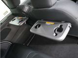 プラズマクラスター技術搭載リヤシーリングファン搭載。車内の空気を効率よく循環させて、冷たい空気や温かい空気の偏りを解消します。