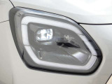 進行方向を自動で照らすアダプティブLEDヘッドライト!
