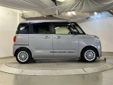 運転席側も電動スライドドアになってます。ショッピングなどでのお買い物時手がふさがっていてもドアに軽く触れるかリモコンで開閉できるので便利です!