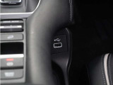 ◆USB接続端子◆スマホやiPodなどを接続して、いつもの音楽を車内でもお楽しみいただけます♪