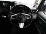 各操作スイッチなどもハンドルから手を放すことなく操作可能で安全運転に支援いたします!
