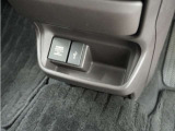 ◆USB接続端子◆スマホやiPodなどを接続して、いつもの音楽を車内でもお楽しみいただけます♪