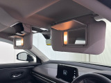 ★【あると便利な装備】サングラスボックス+運転席・助手席サンバイザー内側ライト付きミラー+マップランプが装備されています