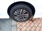 セレナ純正16インチアルミホイールを履いております♪