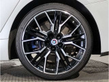 【BMWアロイホイル】軽量かつ強度に拘ったアロイホイル。走行性能ポテンシャルを引き出す設計。車の足元を引き締めてくれる大きなポイントはアロイホイルです。