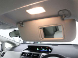 <バニティーミラー>自動車の車内で身だしなみをチェックする時に便利です!