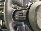 ステアリングにオーディオ操作スイッチが付いています。オーディオ画面に直接タッチしなくても操作が出来ますので、運転に集中できます。