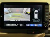 リバースギアに入れるだけで後方の表示へ切り替わります。夜間や雨の日の駐車も楽になりますよ。