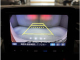 バックギアに入れるだけで自動的にリヤカメラに切り替わります!車庫入れやバックが苦手な方に大変便利な機能です!
