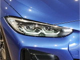 BMWの伝統の丸目4灯ヘッドライトでございます。LEDライトで視認性もよく明るく安全性の向上につながります。