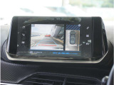 【バックカメラ】駐車が苦手な方でも安心してお乗りいただけます。リバース連動で画面が切り替わるのでとっても便利です。今や後方確認の必須アイテムですよね。