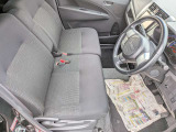 「買った後の車検や修理、どこに頼もう?」という悩みを一発解決!国が認めた自社指定工場があるから、購入後のメンテナンスまでワンストップで頼めます。車に詳しくない方でも安心して相談できるお店です。