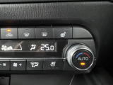 暑い夏の時期にとっても快適なシートベンチレーションを装備!シート内部に取り付けられたファンでシートの表面を換気して、涼しくしてくれます