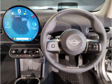 ミニ独特のゴーカートフィーリングと呼ばれる軽快なハンドリングはAT車、MT車のどちらでも楽しめます。