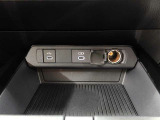 前席USBソケット(TypeC)でスマホの音声を車内でお楽しみ頂けます!