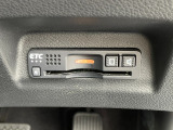 運転席足元にETCがついています。