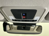 【SOSボタン】体調が悪くなったときや、事故に遭遇したとき、あおり運転にあっている時など、緊急時にボタンを押すと緊急サポートセンターにつながり、オペレーターが警察・救急への取次ぎを行います。