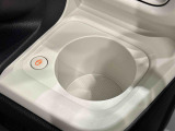 (前席/掘り込み式)ホットカップホルダー☆保温付で温活が車内でも実現♪600mlのペットボトルまで対応しておりスイッチ1つで温かい飲み物は保温を、冷たい飲み物は常温にしてくれます