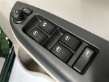 オートリトラクタブル式ドアミラーと全席パワーウィンドウ付!欲しい装備はちゃんと付いています!