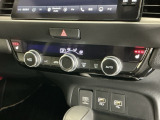 運転席/助手席シートヒーターで寒い日もすぐに温かくなり快適に過ごせます。3段階の温度調整が可能です