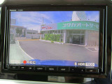 全方位モニター付きです。例えばバック駐車をする際、ナビの画面に車の四方を映した映像が見られます。運転席からは見えにくい箇所も確認が行えるので、安心です♪