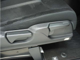 ◆シートハイトアジャスター◆運転席を上下に高さ調節ができます!運転ポジションを体格に合わせてシート調整できます。