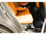車内のどこに乗車しても快適にお過ごしいただけます。 インテリアは細部までこだわった最新のスタイルです!