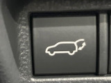 【パワーバックドア】スマートキーや運転席のボタンを押すだけでリアゲートが自動で開閉します!荷物を持っている時や、高い位置にあるバックドアを閉める際に便利な機能です♪