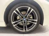 サービスにはドイツ本国と同様に教育と訓練を受け、BMWを知り尽くした「マイスター」が数多く在籍しております。360度による納車前点検整備で、お客様に安心と安全をお届けいたします。