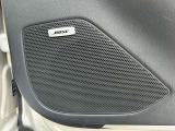 BOSEサウンドシステム10スピーカーを搭載