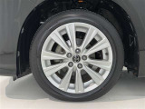 純正ホイールが車の雰囲気を引き立てますね!
