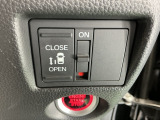 パワースライドドアの開閉はスマートキーのリモコンやドアノブは勿論、運転席側のスイッチ操作でも開閉ができ、安全・簡単です