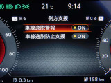 車線逸脱警報 意図せずに走行車線から逸脱しそうな場合、メーター内のディスプレイ表示とブザーで注意を喚起します。