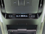 後席用にもエアコンの吹き出し口があり快適です。どの席に座っても快適なドライブが楽しめます♪