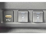 【シートヒーター】寒い冬でも自然な暖かさで体を包んでくれます。冷えた心も温めてくれることでしょう♪