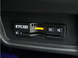 ◆ETC2.0装着◆進化したドライブ体験。料金収受システムだけだったETCが生まれ変わって、高速道路を賢く使うETC2.0に進化しました。多彩な情報サービスが便利で快適なドライブ体験を提供します。