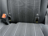 ◆ISOFIX◆シートベルトいらずでチャイルドシートと固定金具を連結するだけでがっちり固定できます。