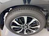 純正アルミホイールです。足元が引き立つので、車全体のイメージがアップしますよ!