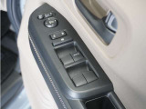 ◆パワーウィンドウスイッチ◆運転席から全席の窓の開閉操作を行うことが出来いつでも換気ができます!