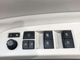 パワーウィンドは今や当たり前の機能ですが、無いと困る機能です。運転席からの操作で、全席の窓を振るオープンにしたり、フルクローズが可能です。