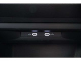 USBType-Cポートを2口装備しております。スマートフォンの充電に便利です。