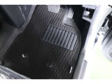 フロアマット標準装備。車内を清潔に保ちます。