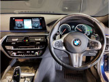 ☆センターパネルを運転席側に僅かに傾けたBMW独特のインパネ☆【駆け抜ける歓び】はここからもスタートしております☆