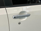 品質へのこだわり!フロアマットやシートなど車内をキレイに清掃し、ニオイや汚れなどを徹底的にクリーニングしてもらっております。室内はピカピカです☆