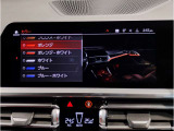 【アンビエントライト】アンビエントライトが加わる事で、車内空間に大きな違いが生まれます。特に夜間ドライブでは上質でラグジュアリーな車内を演出。ドライバー好みのイルミネーションをお楽しみ頂けます!