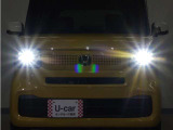 LEDヘッドライト(オートハイビーム機能付)が搭載されており、遠くまで明るく均一に照らし、高速道路等での安心感が向上しております。